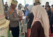 Kapolres Lhokseumawe Santuni 60 Anak Yatim di Geureudong Pase