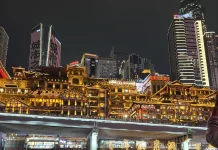 Melihat Kemilau Chongqing Ala Cyberpunk dari Atas Kapal Chaotianmen