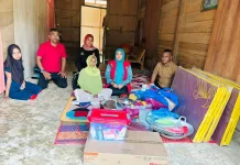 Ketua TP-PKK Aceh Utara Peduli Lansia Kurang Mampu