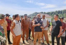 Bupati Al Farlaky Tinjau Lokasi Pembangunan SDN Sarah Gala