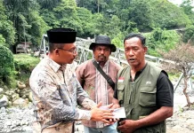 Haji Uma Apresiasi dan Bantu Aksi Swadaya Warga Bener Meriah