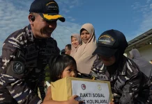 Sentuhan Kemanusiaan KRI Banjarmasin-592 Bangkitkan Harapan Penyintas Bencana
