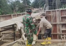Babinsa Kawal Pembangunan Jembatan Perintis Cot Bada