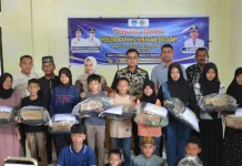 Wali Kota Langsa Serahkan Perlengkapan Sekolah Anak Yatim