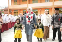 Hari Pertama Sekolah, Bunda PAUD Lhokseumawe Ajak Ayah Antar Anak