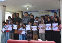Seragam Gratis Warnai Senyum Yatim Langsa Kota