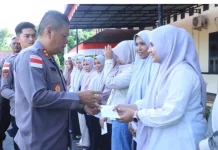 Kapolres Aceh Utara Berikan Tali Asih Kepada 25 Orang Pekerja Harian Lepas