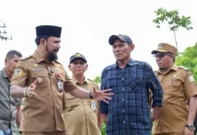 Bupati Al- Farlaky Tinjau Jembatan Gantung Bhom Lama- Blang Simpoe