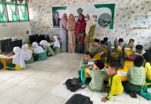 Ketua DWP Kemenag Aceh Timur Kunjungi MIN 13