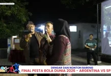 Antusias Nobar, Mahmudin Buktikan Kecintaan pada Sepak Bola Tak Berbatas