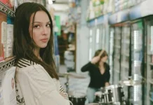 Saat Cinta Terlalu Sulit Dipertahankan: Fenomena di Balik Lagu Less Olivia Rodrigo