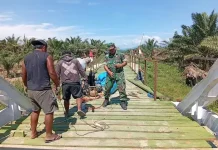 Babinsa Terus Kawal Pembangunan Jembatan Garuda Cot Girek Aceh Utara