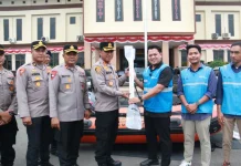 Polres Lhokseumawe Terima Bantuan Perahu Karet dari PLN Nusantara Power Arun