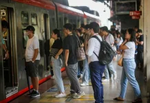 Belajar Bersabar dari Antrean Panjang