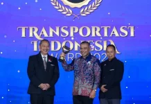 Muzakir Manaf Raih Transportasi Indonesia Award 2026