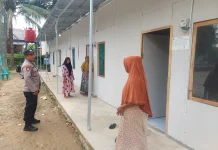 Sambangi Rumah Huntara, Pastikan Keamanan Penyintas Banjir Tetap Terjaga