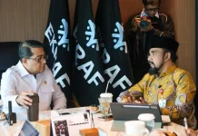 Bupati Al-Farlaky Paparkan Potensi Tikar dan Tenun ke Menteri Ekonomi Kreatif