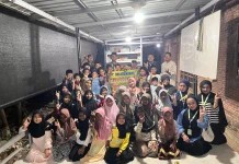 Tim Kuliah Pengabdian Masyarakat UIN Sultanah Nahrasiyah Latih Public Speaking
