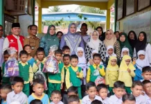 Kak Na dan Satu Cup Eskrim untuk Para Siswa Tangguh Bireuen
