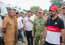 Bupati Al Farlaky Serahkan 20 Mobil Truk untuk Koperasi Desa Merah Putih