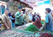 Sidak Pasar Kualasimpang, Bupati Aceh Tamiang Pastikan Stok & Harga Pangan Stabil
