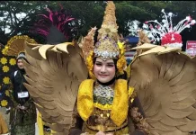 Peserta Karnaval SMA Negeri 1 Lhokseumawe Tampilkan Drum Band dan Busana Kreasi