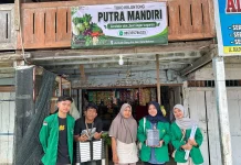 KKN Unimal Pasang Spanduk dan Data Lokasi Digital