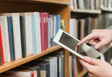 Kenapa Minat Baca Masih Jadi Masalah di Era Smartphone?