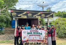 Mahasiswa KKN Unimal Bantu UMKM melalui Pembuatan Spanduk