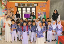 Dosen dan Mahasiswa Psikologi Unimal Kenalkan Akhlak Mulia kepada Anak TK