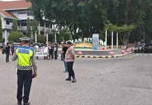 Aksi Solidaritas Mahasiwa di Taman Riyadhah Dikawal Polisi