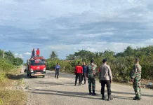 Damkar Lhokseumawe Tangani Kebakaran Lahan Blang Weu