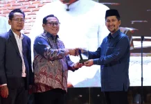Wagub Aceh Terima Penghargaan Tokoh Penguat Ekonomi Syariah