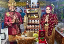 Stand Pirak Timu Curi Perhatian Pengunjung dan Pamerkan Madu Hutan Cut Meutia