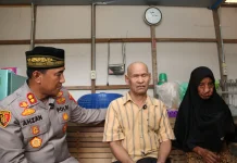 Kapolres Lhokseumawe Salurkan Bantuan untuk Keluarga Kurang Mampu