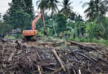 Dua Excavator Percepat Pembersihan Krueng Langsa