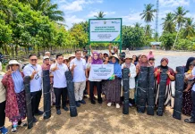 BPJS Ketenagakerjaan Lhokseumawe Beri Bantuan 75 Nelayan Pengolah Udang Sabu