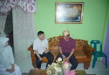 Kapolres Lhokseumawe Jenguk Personel yang Sakit Menahun
