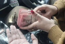 Tekanan Keuangan Berkepanjangan Dikaitkan dengan Penuaan Otak Lebih Cepat