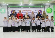 Disdukcapil dan Bunda PAUD Serahkan KIA kepada 14 Siswa SDIT Muhammadiyah 6