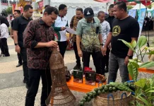 Wagub Aceh Kunjungi Stand Expo UMKM Pidie