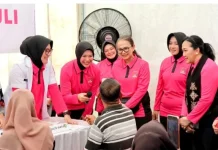 Bhayangkari Turunkan 74 Nakes di Tamiang, Cek Lab hingga Operasi Katarak Gratis