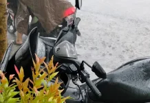 Hujan Disertai Petir, Ini Langkah Aman bagi Pengendara Motor