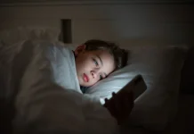 Kebiasaan sebelum Tidur yang Bisa Ganggu Istirahat Anak