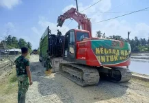 TNI Bangun Jembatan Bailey Darurat di Desa Matang Puntong