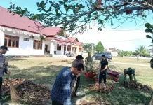 Sinergi Muspika Pirak Timu Gelar Karya Bakti Bersihkan Fasilitas Umum