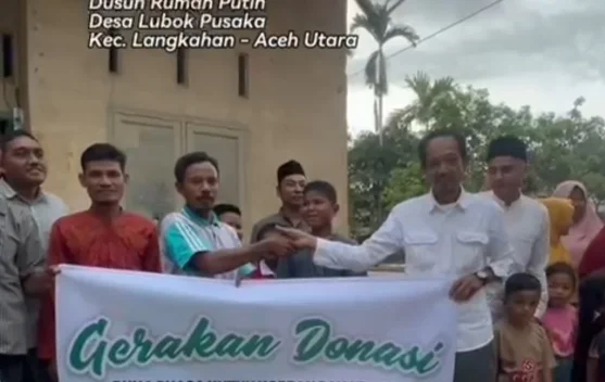 Penyintas Banjir Aceh Utara Bagi 100 Pajet Buka Puasa