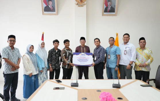 15 Mahasiswa Terdampak Banjir di UIN SUNA Terima Bantuan dari Bank Muamalat