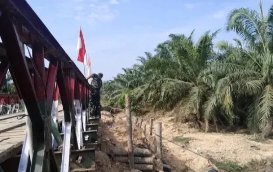 TNI Percantik Jembatan Belly, Urat Nadi Ekonomi Baktiya