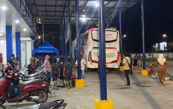 Arus Mudik Mulai Ramai di Terminal Lhokseumawe, Warga Padati Area Penjemputan